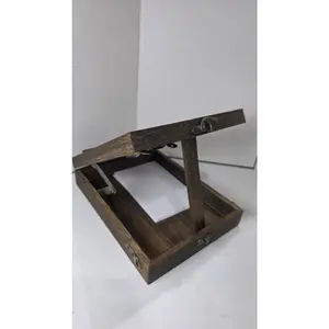 THE READER'S ARCHIVES Wandering easel, writing and drawing tool.
