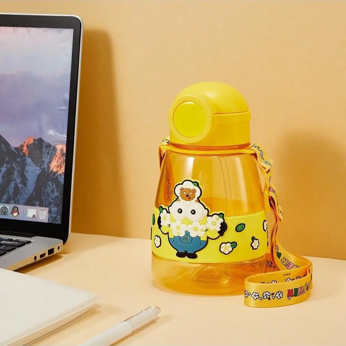 Miniso Daisy Minions Collection High-Capacity Lightweight Plastic Water Bottle with Shoulder Strap (800mL/27oz) - Kitchenware Drinkware for Wintertok Cozy Vibes [Holiday Haul]#Minions #MINISO #WaterBottle #CuteFinds #HolidayHaul