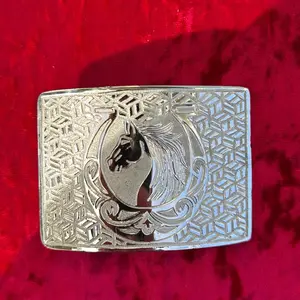 Belts buckle/ ebilla cincelada