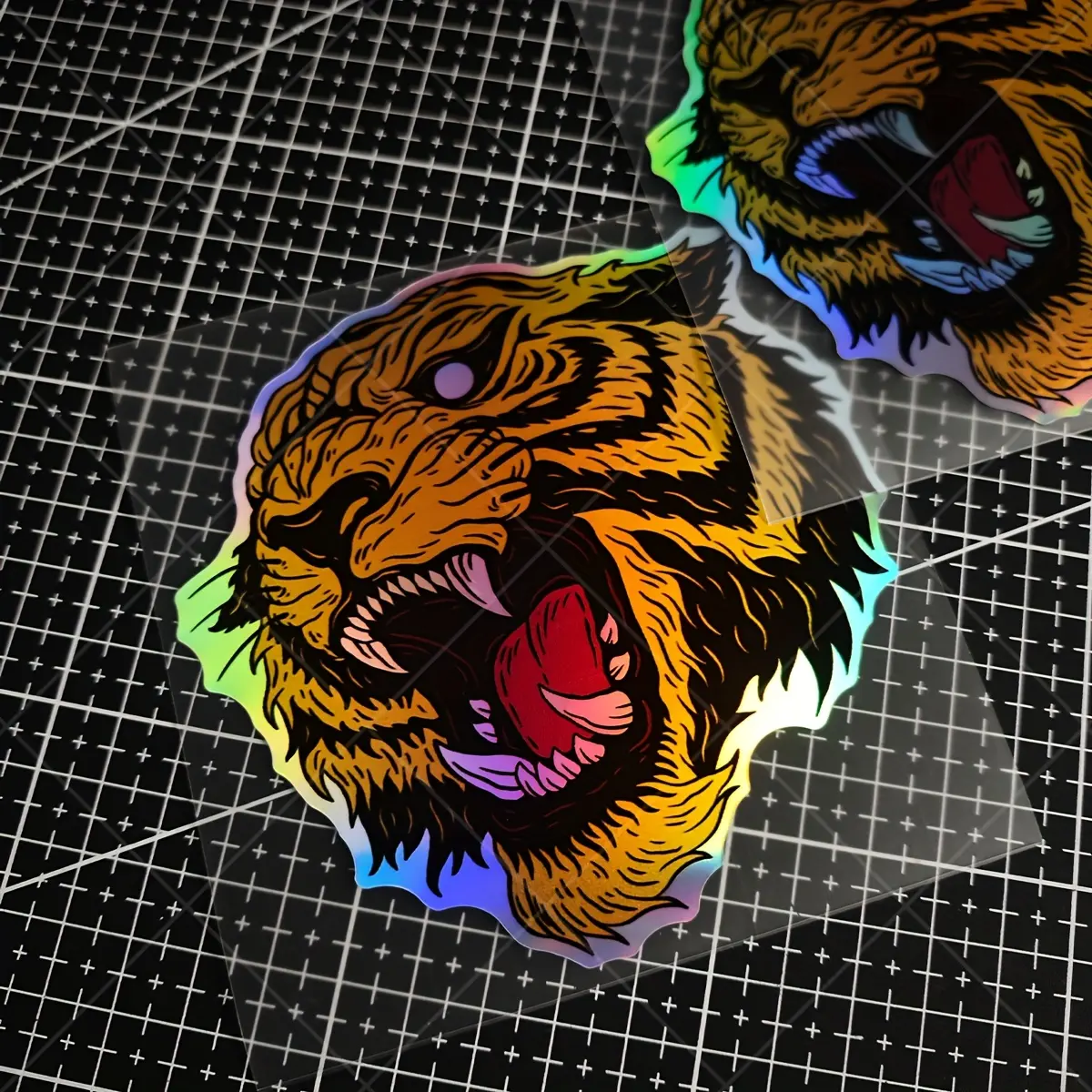 1PC Tiger Tiger Head Sticker, Laser Laser Animal Theme Anti-Scratch Decal for Scooters and PC Cases - Colorful Reflective Vinyl Suitable for Cars, Motorcycles, Laptops and Skateboards Reflective Stickers