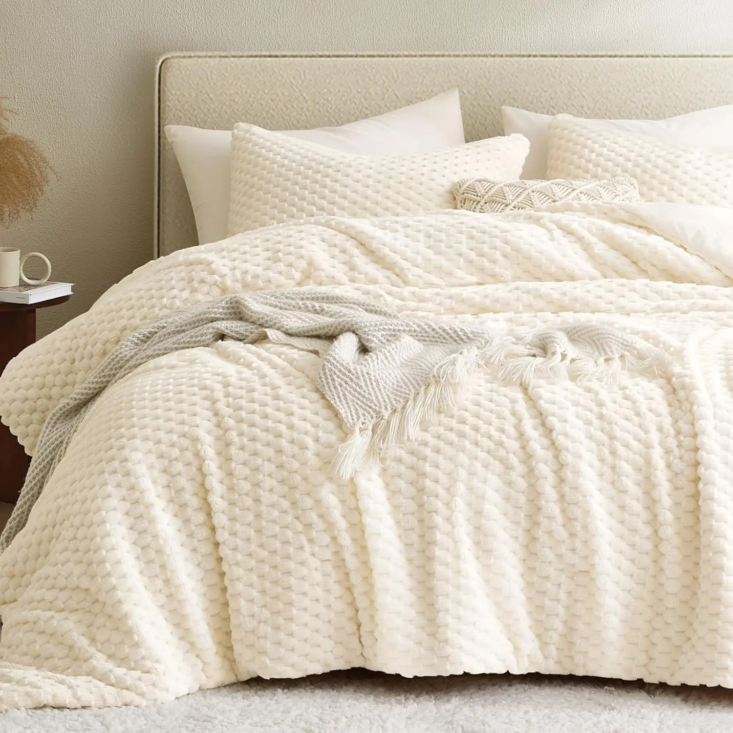 Fluffy Queen Comforter Set - Ultra-Soft Cream White Flannel Thick Comforter for Queen Bed, Luxury Warm Bedding Set for Winter & Fall, Cozy Fuzzy Bed Set,1 Comforter & 2 Pillowcases