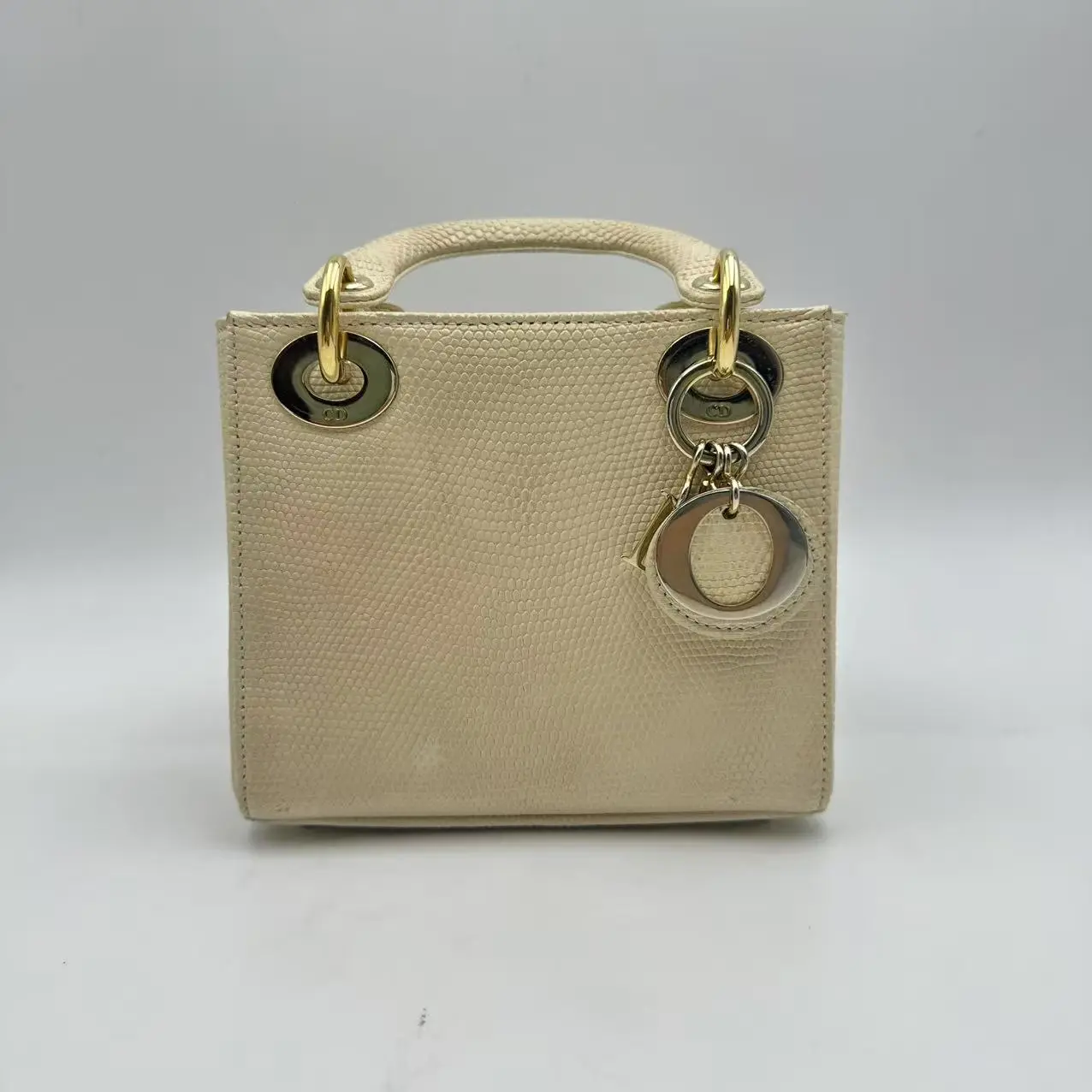 Pre-owned Dior Hz9 Lady Dior, Mini size, 3 slot (3 cannage) version, off white with gold tone hardware, special craftsmanship, handbag/crossbody bag. h02360