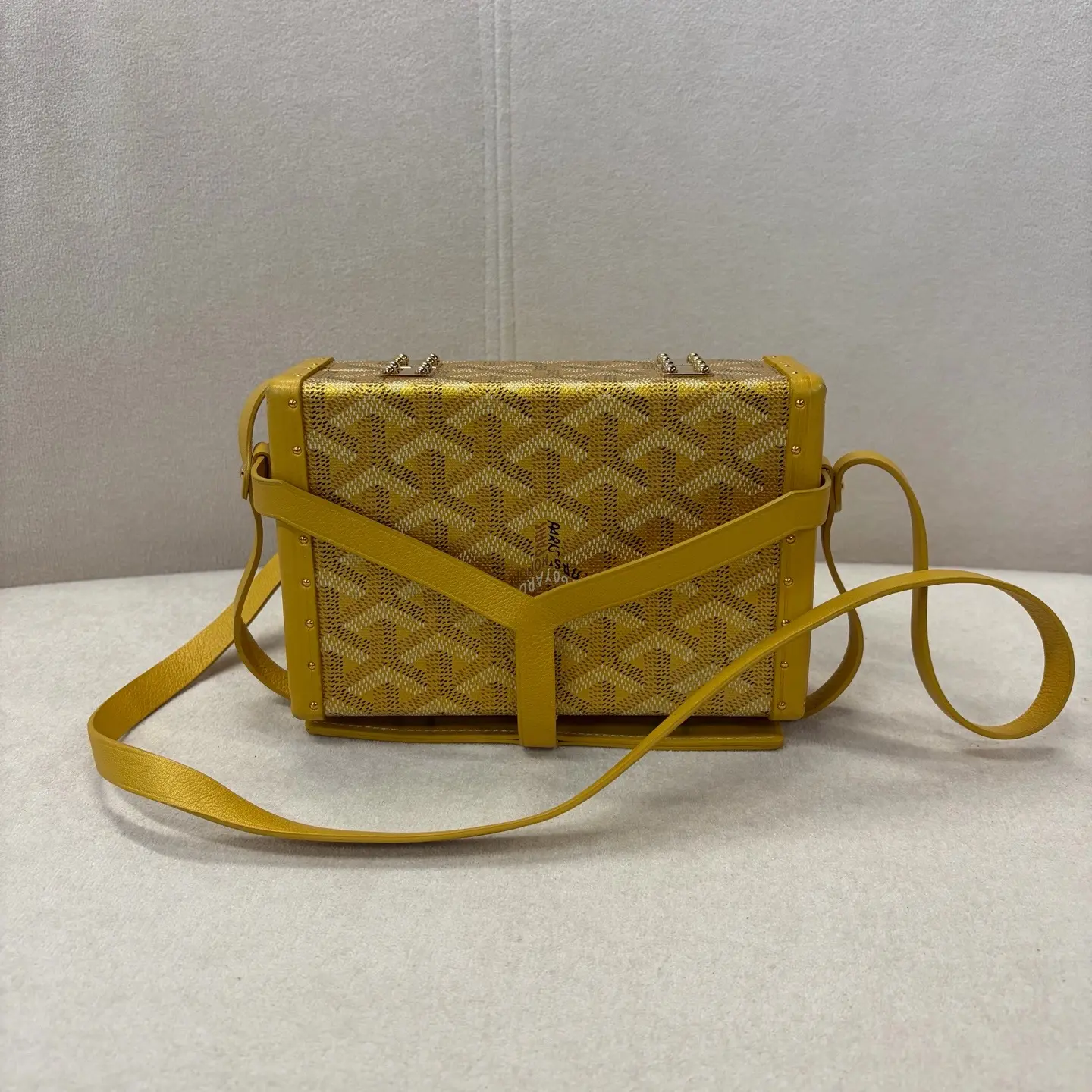 Pre-owned Goyard Minaudiere Trunk Bag Gold Leather Evening Bag, Compact Formal Wear Accessory with Distinct Aesthetic, Distinct Aesthetic For Formal Wear