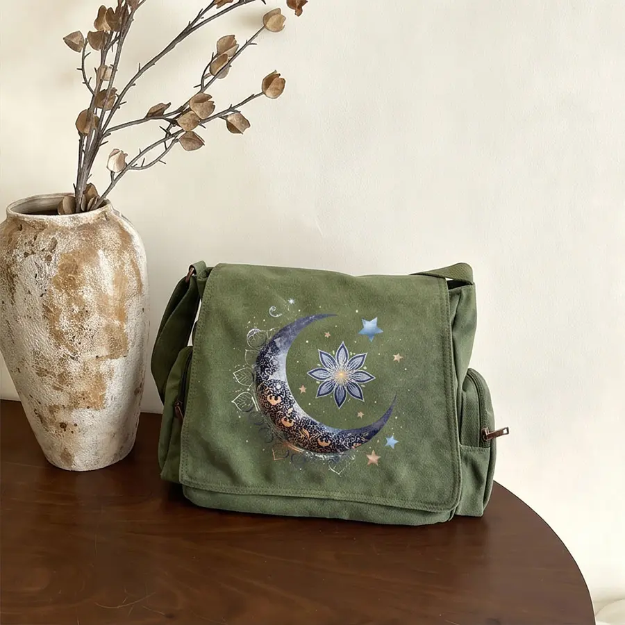Large-capacity clamshell vintage messenger bag, featuring a dreamy moon and star-shimmering pattern, ideal for daily commuting, traveling, and dating - an excellent gift for friends. Ladies' messenger bag, ladies' shoulder bag