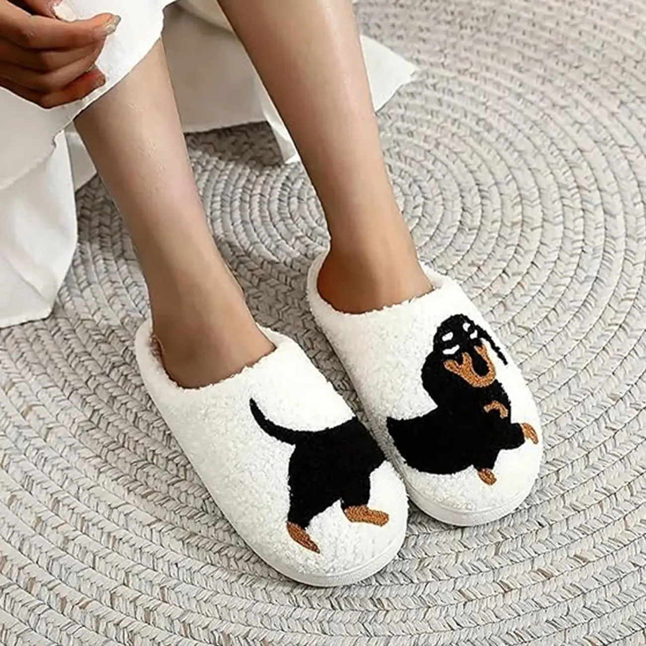 Cute cartoon poodle pattern plush slippers, casual and soft comfortable home slippers, indoor and outdoor warm slippers, winter and autumn indoor home plush warm shoes, couple slippers for couples
