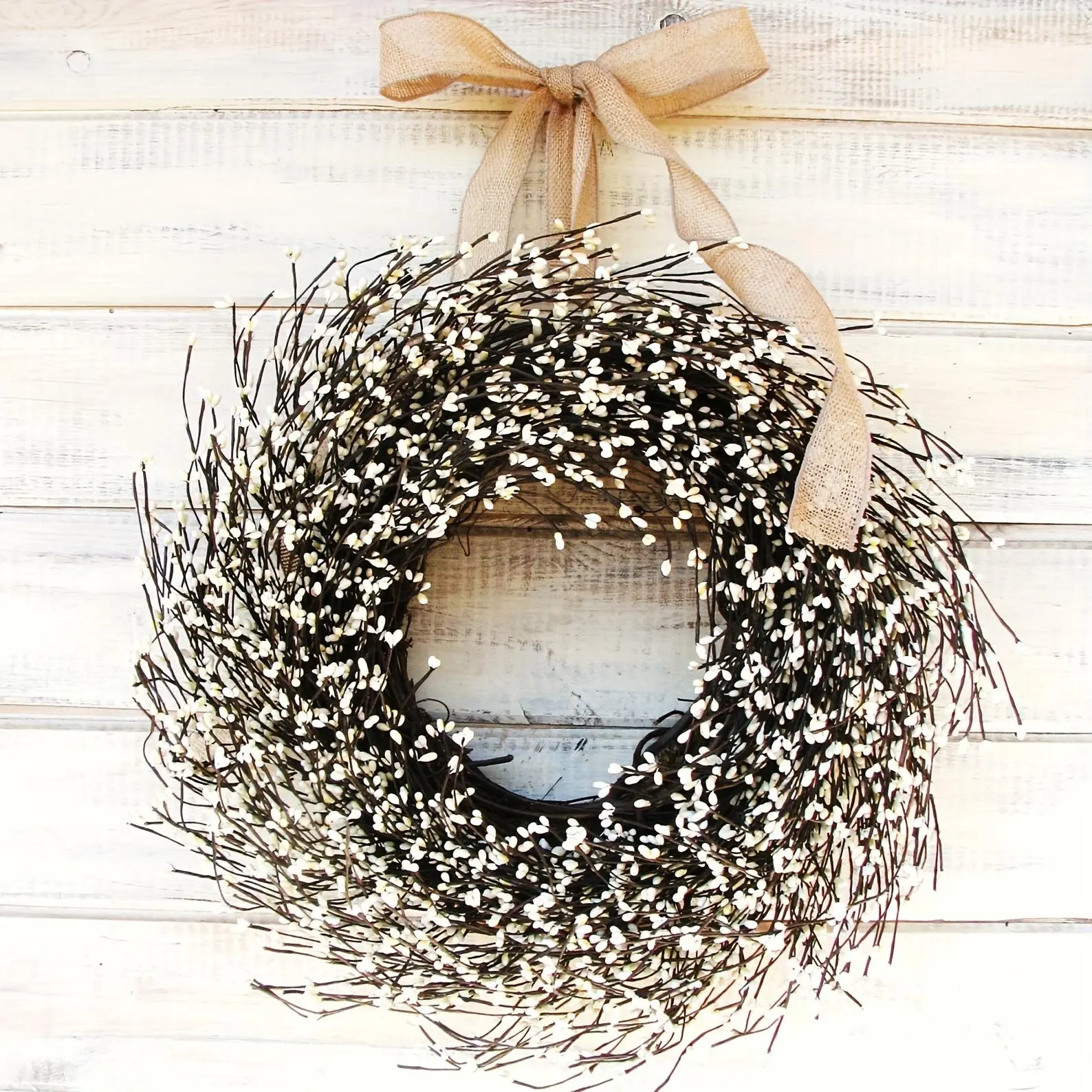 Rustic Farmhouse Pip Berry Wreath, Dense White Berry Branches, All Season Minimalist Decor for Porch & Entryway, Decoration, Decorative Hanging Ornaments, Farmhouse Style Wreath