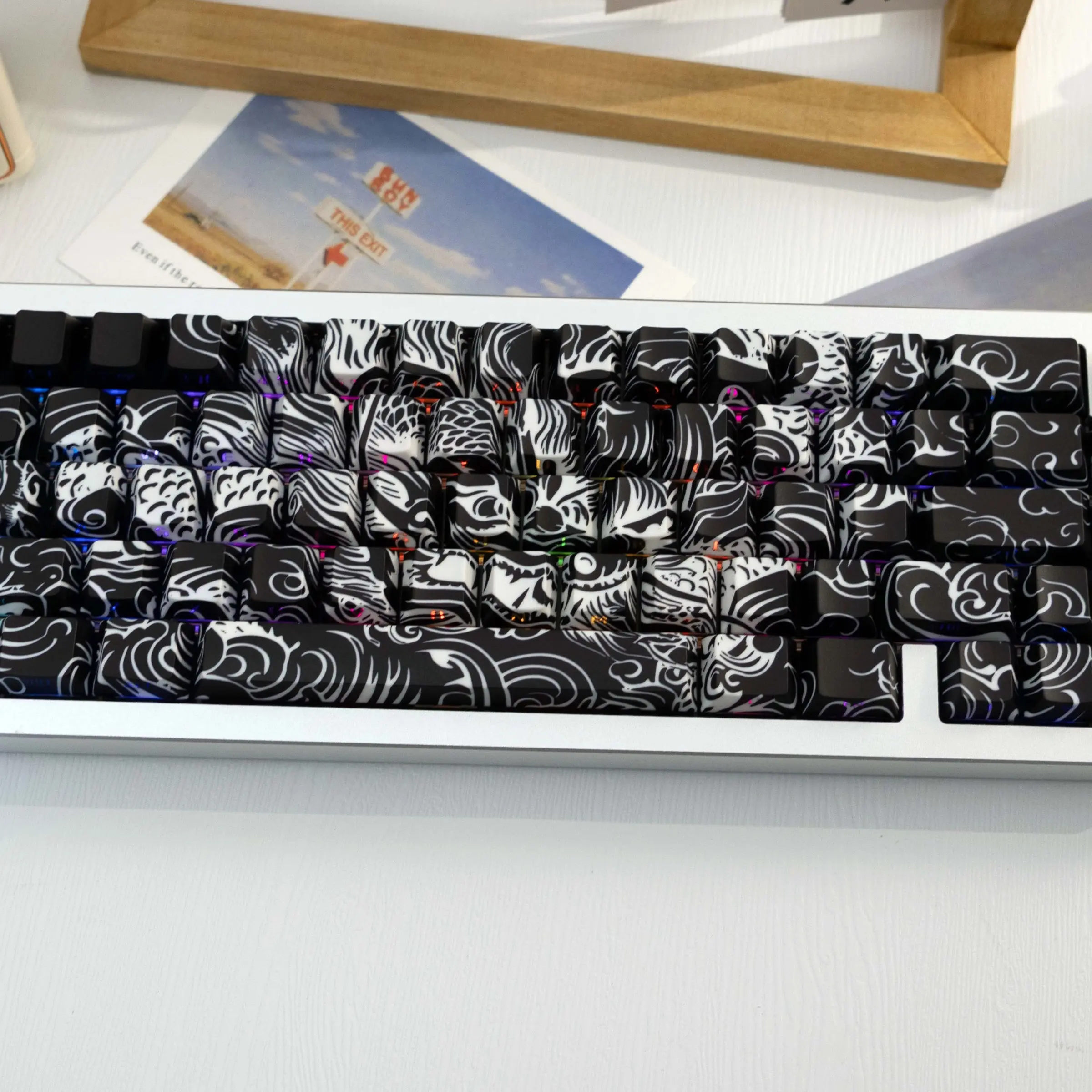 138 Key Dragon Pattern Pbt Keycaps For Mechanical Keyboard, Cherry Style Side-Printed Semi-Transparent, Dye Sublimation, Compatible with Mx Axes, Fits 61/64/68/87/96/104/108 Keyboards