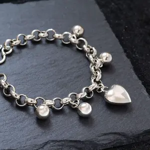 Cold Wind Love Bracelet - Women's Retro Bead Light Luxury Heart-Shaped Jewelry