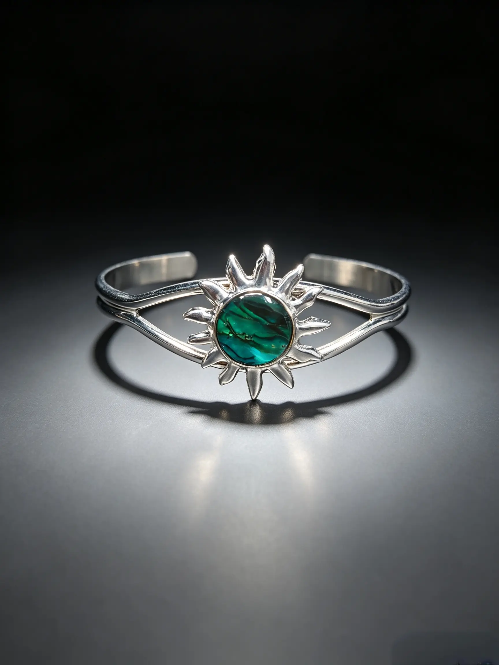 Lior(29284)gc.Sunlit Shell Bangle