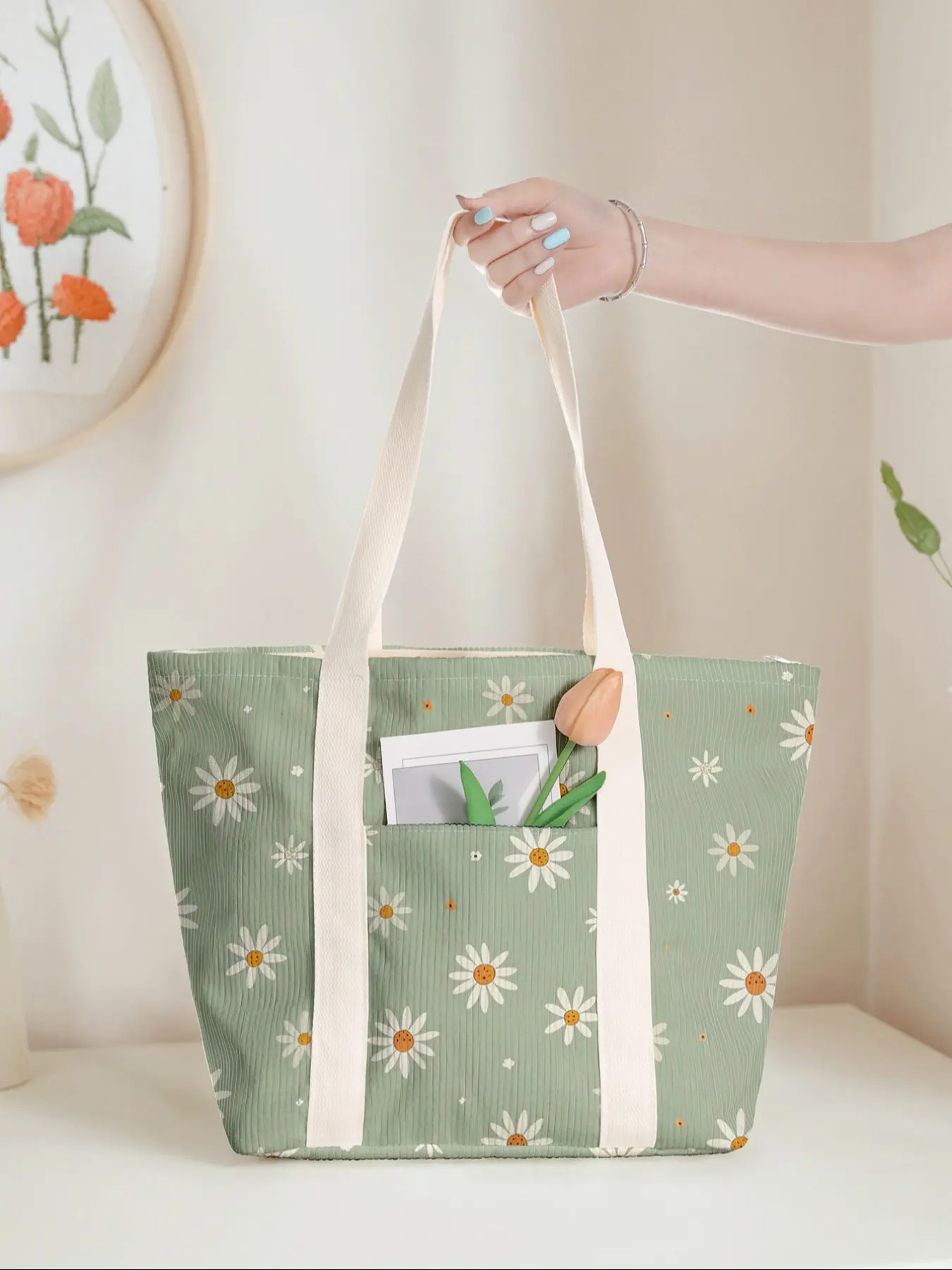 Daisy Print Large Capacity Tote Bag, Casual Commuter Shoulder Backpack with Zipper Closure, Ideal for Gym Beach Work Travel, Storage Tote, Floral Tote Bag, Everyday Tote, Fashion Patterned Bag