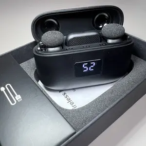 This portable wireless microphone, suitable for iPhone, iPad and Android phones, has noise reduction function and supports wireless audio transmission. It can be used simply by inserting the mini microphone. It is also equipped with a charging case.