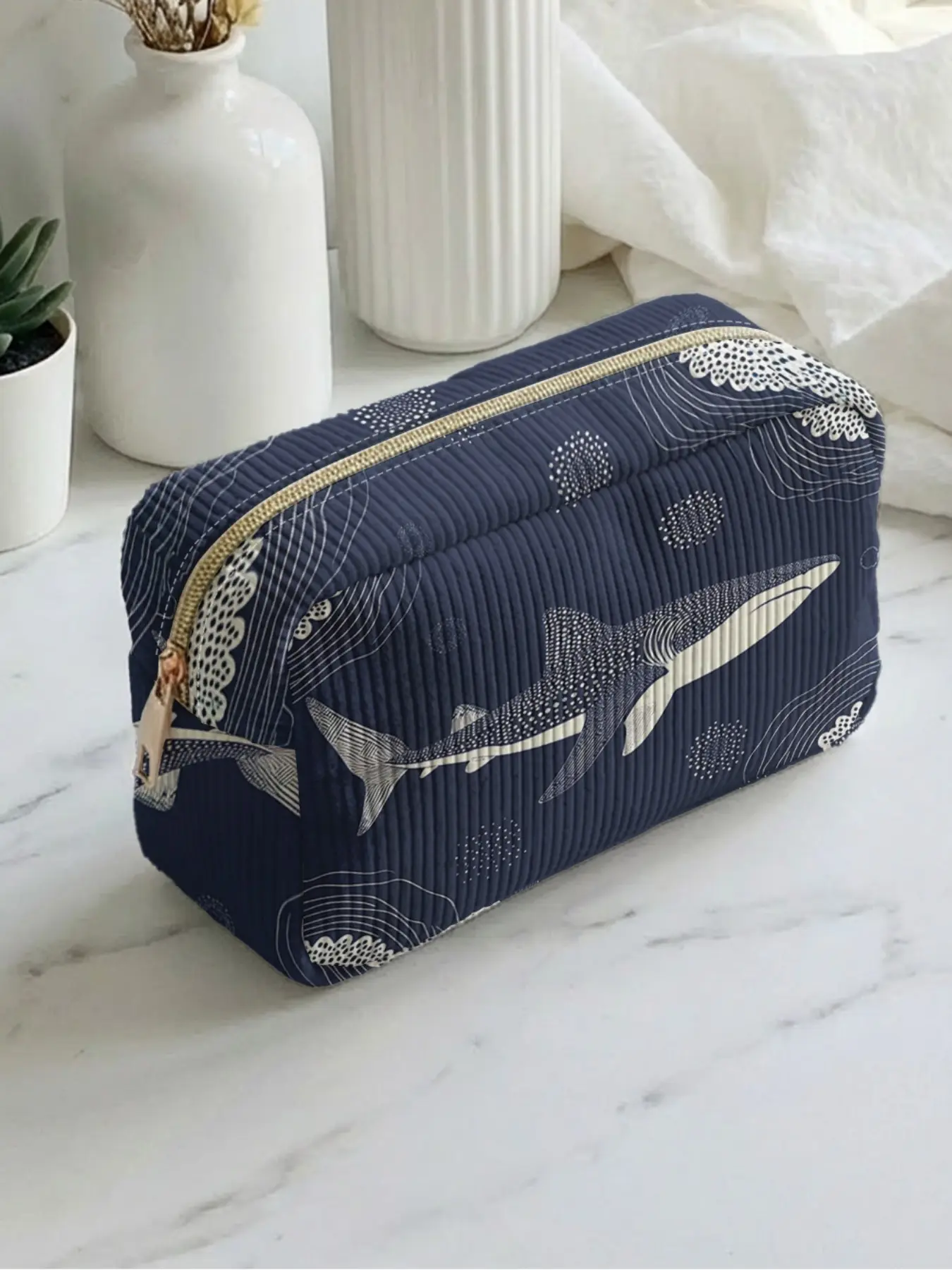 1 piece of shark ocean pattern 2D printed portable makeup pouch, Travel Beauty Bag, large capacity design|suitable for all seasons/general use|Can hold daily skincare products and various cosmetics|Life travel all-rounder