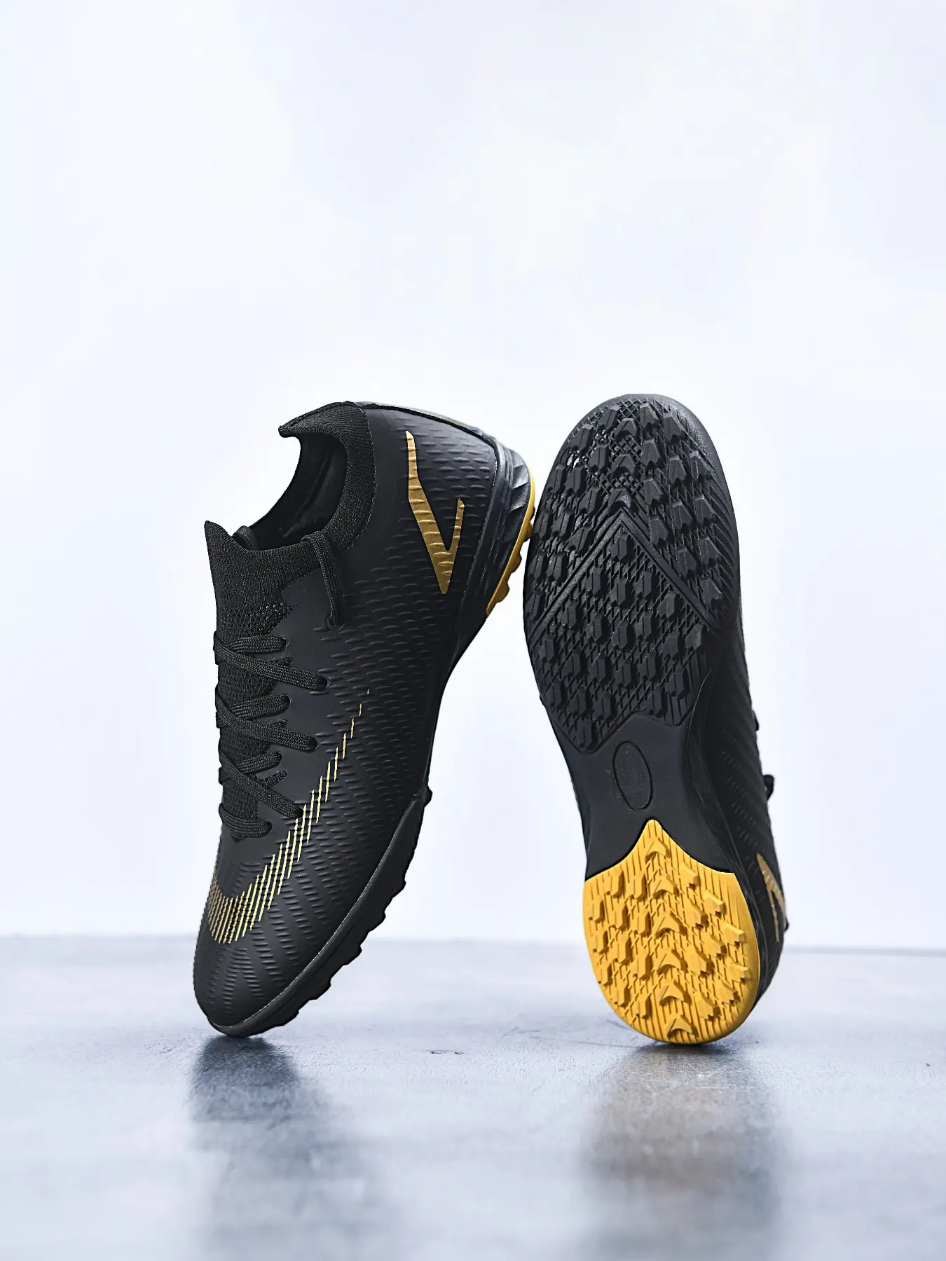 New Youth Football Shoes Recommended for School Students, Football Boots, Football Cleats, Turf Shoes, Low-Top Short Studs, Wear-Resistant Anti-Slip Grip, Unisex Adult Sizes, Sports Football Shoes, TF Soccer Shoes
