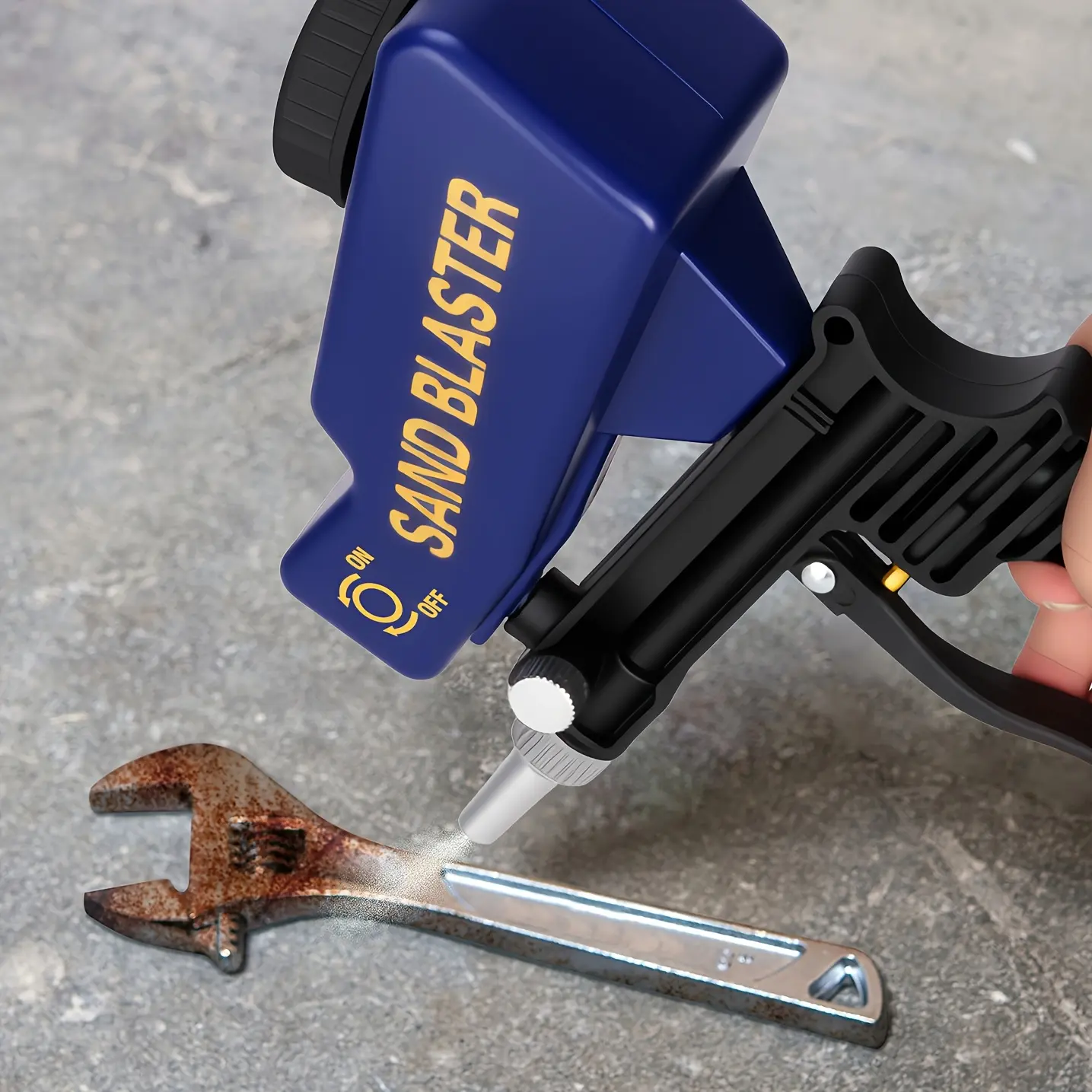 Portable Ergonomic Sandblaster for Paint and Rust Removal, 600cc Capacity, Adjustable Gravity Feed, Compatible with Multiple Abrasives Auto Repair Tools