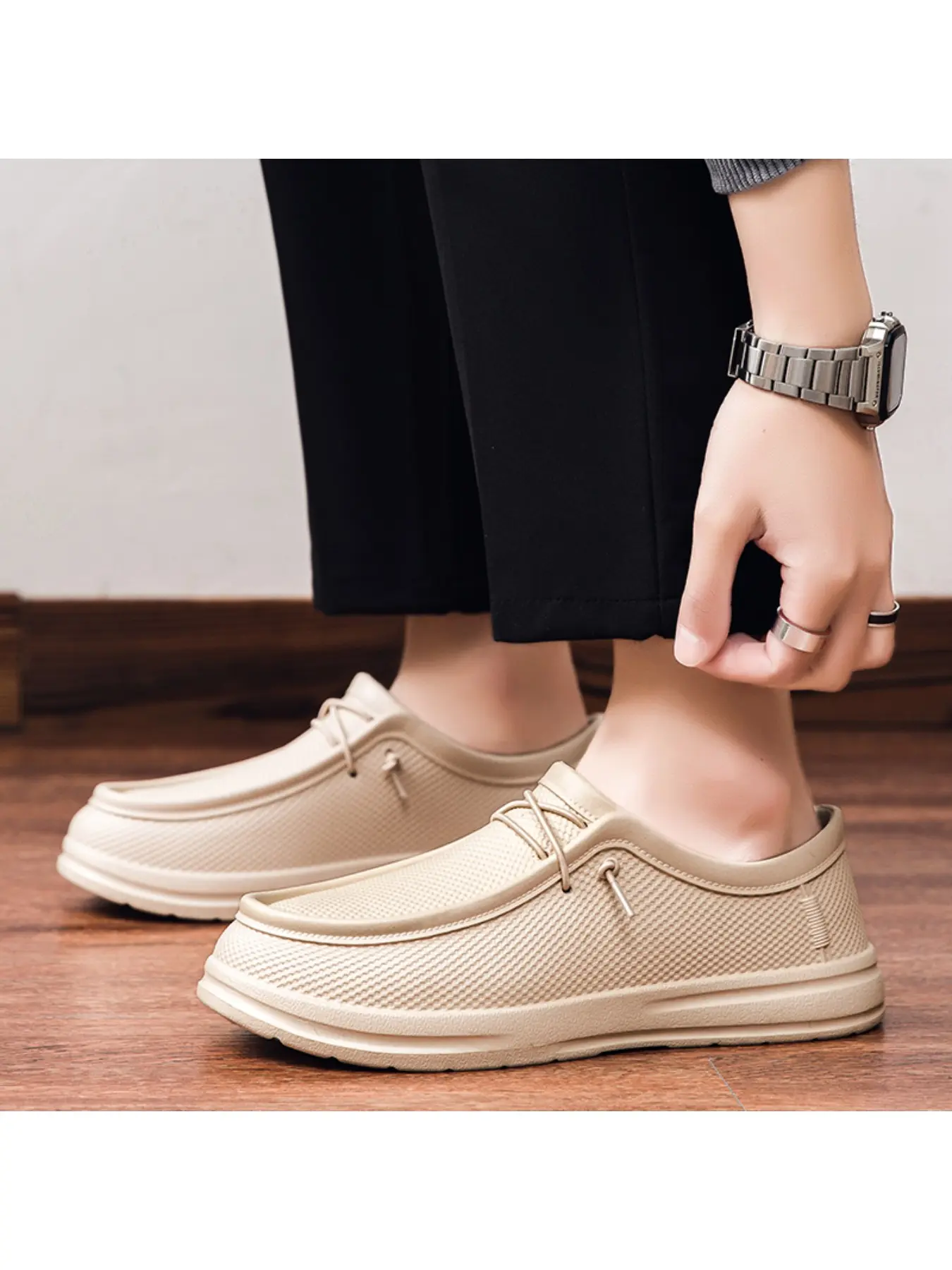 A pair of men's professional chef shoes, waterproof, oil-resistant and non-slip, suitable for commuting and daily wear, Walking Shoes