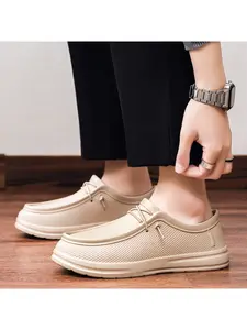 A pair of men's professional chef shoes, waterproof, oil-resistant and non-slip, suitable for commuting and daily wear, Walking Shoes