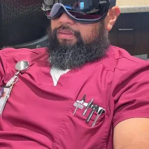 Product Review of RENPHO Eyeris 1 Eye Massager with Heat, Valentines Day Gift Choice for Man Women Smart Comfort Eye Mask with Bluetooth Music, Birthday Gift from i**_