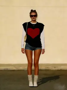 Retro Color-block Red Heart Cable-Knit Vest, Sleeveless Casual Top, Slim-Fitting Minimalist Style, Spring Summer Coquette Aesthetic Fashion Casual  Top, Romantic Red Accent Knitwear Sweater