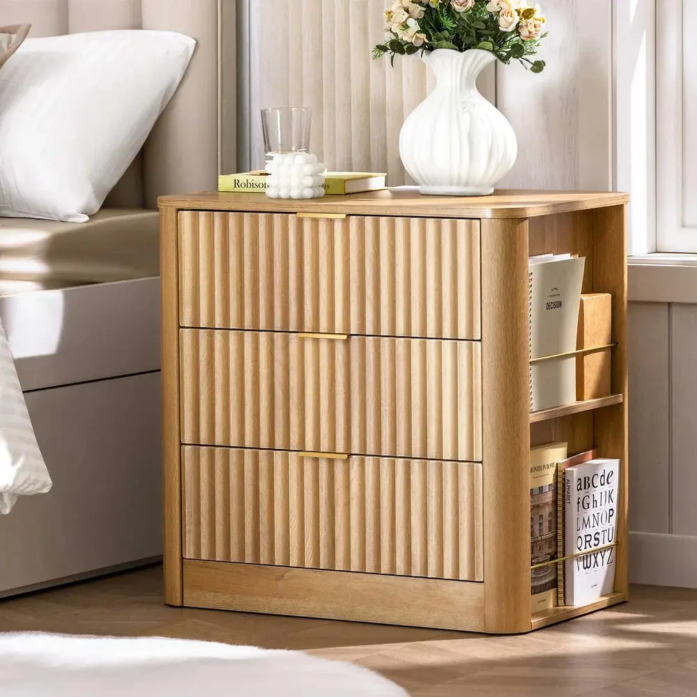 [SummerSale] Sikaic Fluted Nightstand with Charging Station, Modern Nightstand with 3 Drawers, End Table with Side Storage Shelves, Bedside Table for Bedroom, 4 Solid Wood Legs, Curved Profile Design, Natural Oak, Home Furniture, Dorm Essentials