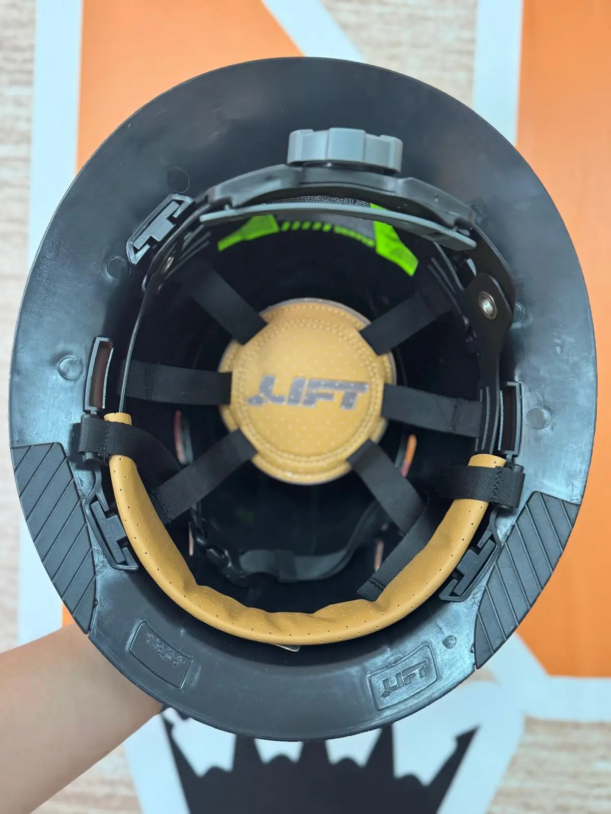 LIFT iDAX Casco Estilo Industrial Fibra de Carbono Diseño Premium