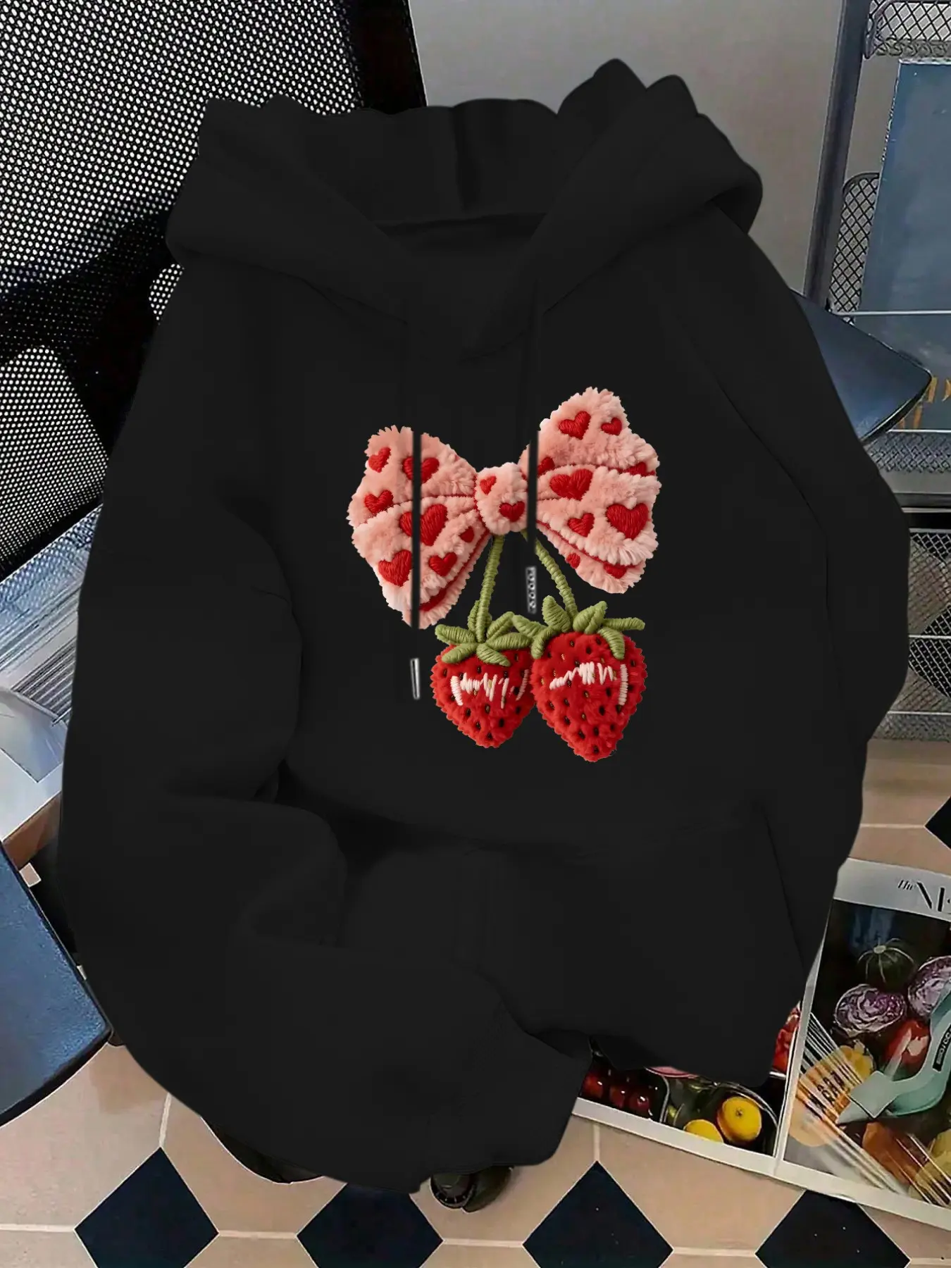 Women's Fashion Hooded Sweatshirt, Valentine's Day Strawberry Bow Print, Kangaroo Pocket, Long Sleeve, Casual Fall & Winter Wear