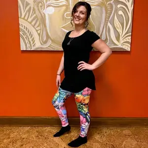 Love Bird Leggings – Tropical Jungle Vibes with Soft Compression & Sacred Color