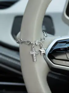 Stars Cross Car Accessories Steering Wheel Chain, Stylish Automotive Interior Accessory, Durable and Easy to Install, Car Hanging Decoration, Car Ornament, Aesthetic Car Accessory