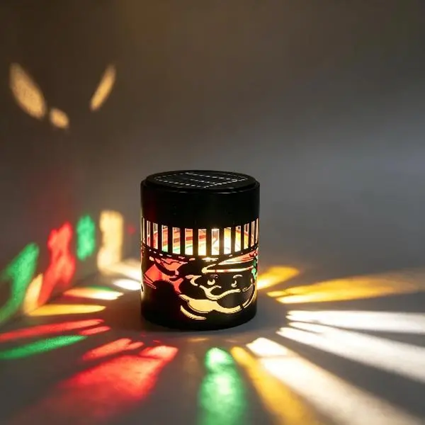Christmas Solar Projection Light, Metal Solar Powered Outdoor Decor Lamp, Waterproof Wall Patio Garden Lights, Santa Theme Landscape Lighting for Yard Fence Porch Decor, Holiday Gift for Outdoor Decoration