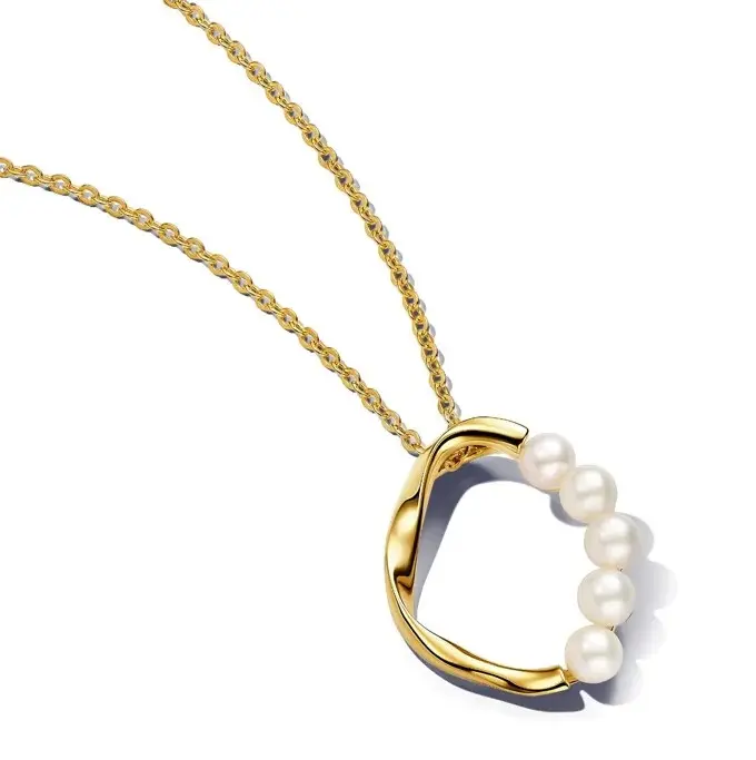 PANDORA Classic 14-Karat Gold-Plated Silver Necklace, Organic Oval Pendant with Treated Freshwater Cultured Pearls, US-Compliant Jewelry Accessory