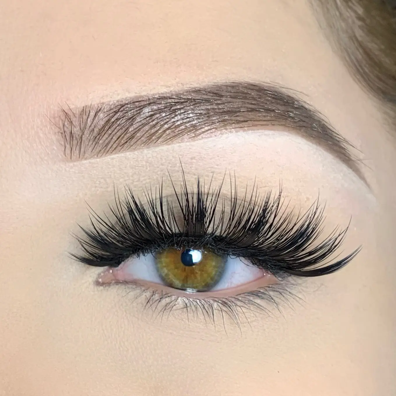 Bombshell Lashes - Bold, Fluffy Cat Eye Falsies
