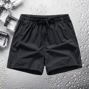 Men's outdoor fashion shorts with pockets and an adjustable drawstring waist. The fabric is comfortable and suitable for everyday wear, work, travel, outdoor activities, and fitness activities. Casual, breathable summer style with a single color and zippe