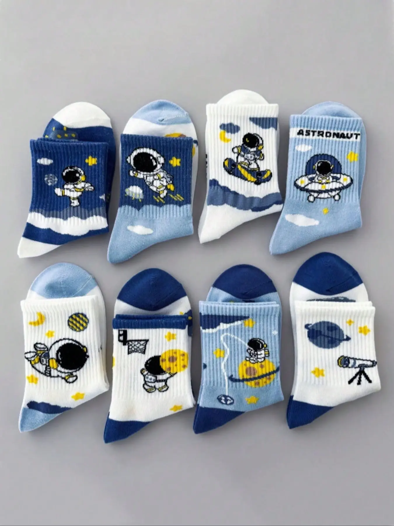 4 Pairs Random Color Kids Socks, Youth Socks, Casual Stylish Socks, Astronaut Pattern, Galactic Pattern, Unisex All Seasons Mid-Calf Sports Socks for Boys & Girls, Casual Daily Wear, Fun Socks