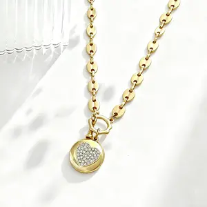 Vintage light luxury elegant women's necklace, heart-shaped fashionable design collarbone necklace with delicate gold chain