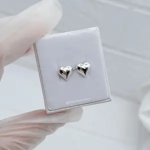 Small Heart Earring in 950 Silver - Elegant and Versatile for Everyday and Special Occasions
