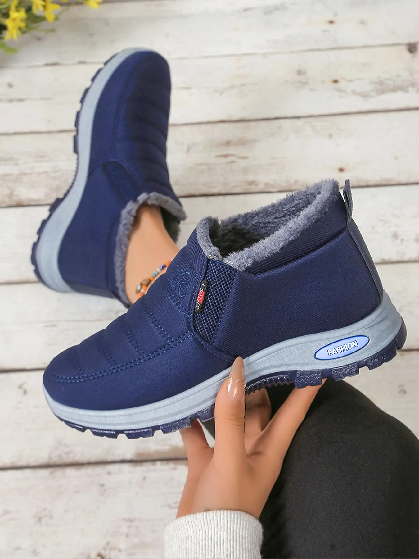 (Runs small 1 size) Warm Fleece Lined Slip-On Sneakers, Trendy Walking Sneaker, Anti-Slip Soft Sole Casual Shoes, Comfortable Versatile Footwear for Daily Wear, Slip On Fashion