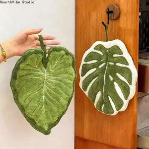 Monstera deliciosa hand towel, hanging coral fleece, heat-absorbing, plant-themed hand towel, kitchen towel, absorbent and lint-free.