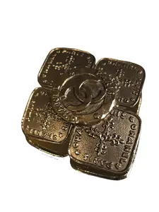 Pre-owned Chanel "CC" Gold PLATED Brooch