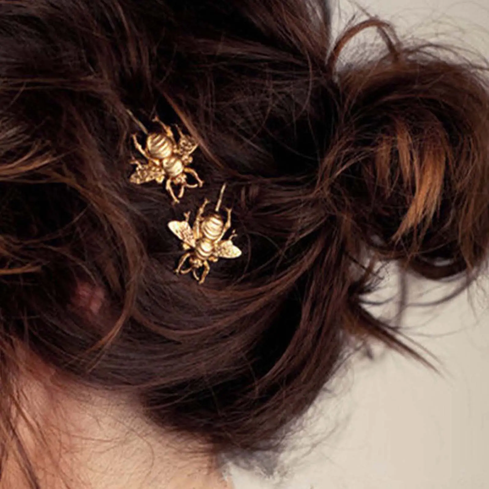 Cute Bee Hair Clip for Women - Vintage Matte Gold-Tone Fashion Hair Accessory with Gemstone for Casual Daily Wear, Fashion Hair Accessories, Animals