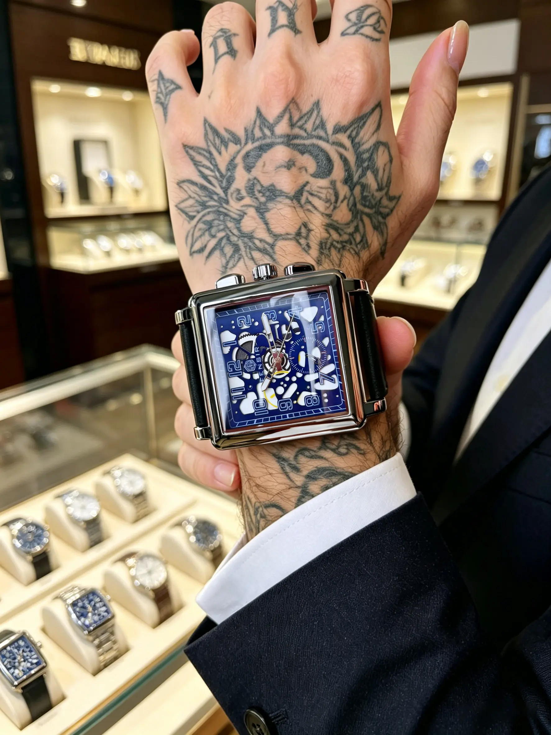 Large Square Watch, Fashionable Wristwatch, Elegant Artistic Design, Genuine Leather Strap, Quartz Movement, Precise Timekeeping, Perfect for All Occasions, Gift Box Included