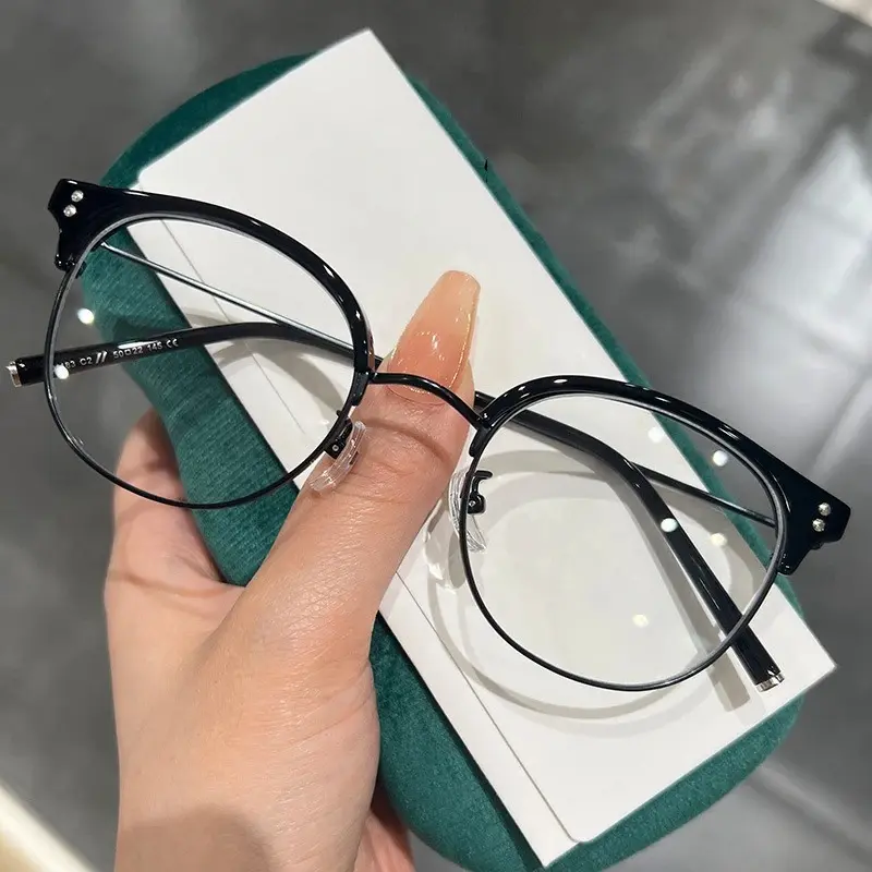 Trendy Round Glasses Frame for Women & Men – Unisex Optical Eyewear with Prescription and Non-Prescription Options
