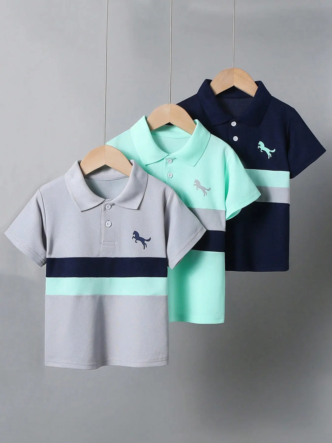 Three-Piece Kids' Top Set, King Letter Horse Print Polo, Comfortable and Stylish, Patchwork Design, Ideal for Daily Wear, School, Outdoor Activities, Graphic Print Set, Summer Clothing Set