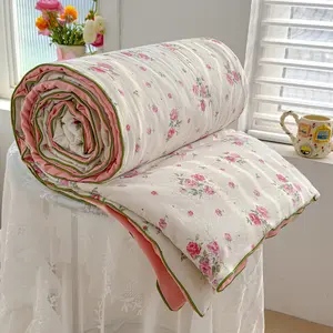 1pc of small floral print Breathable Summer Quilt,blanket， super soft and skin-friendly air-conditioned quilt, suitable for use in all seasons, bedrooms, and living rooms Air Conditioning Quilt Lightweight Bedding