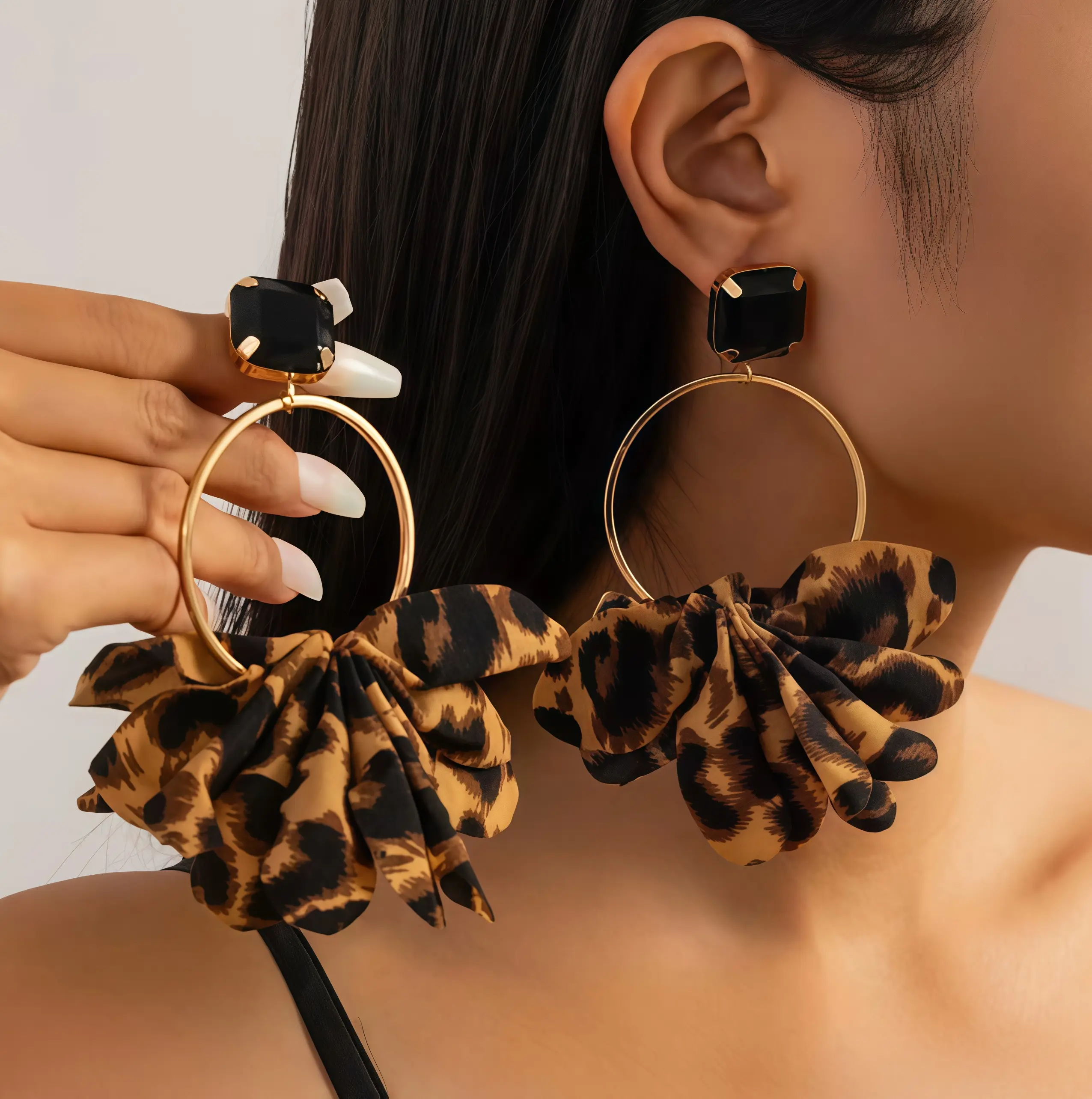 Women's 1-Pair Leopard Print Fabric Flower Drop Earrings - Gold-Tone Hoop with Black Crystal Stud, Elegant Casual Animal Character Gold Jewelry Earrings for Party & Daily Wear, Animal Character Earrings