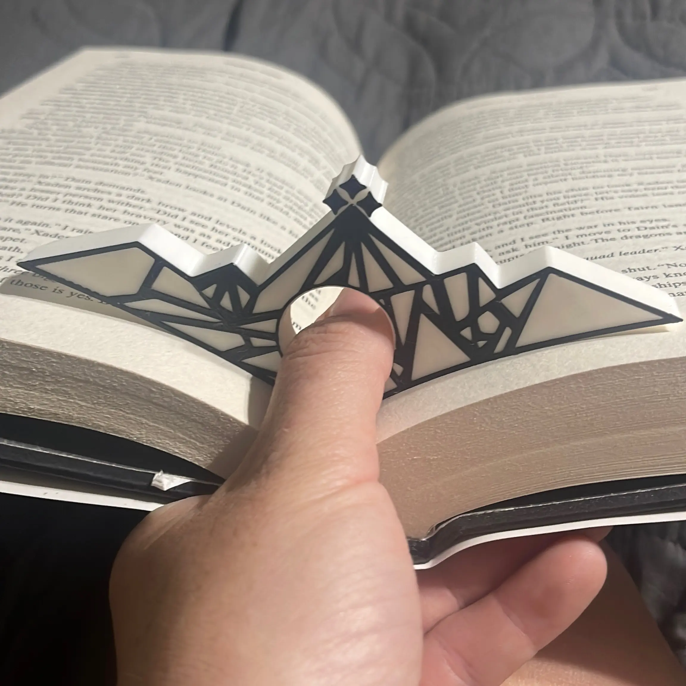 Acotar book holder
