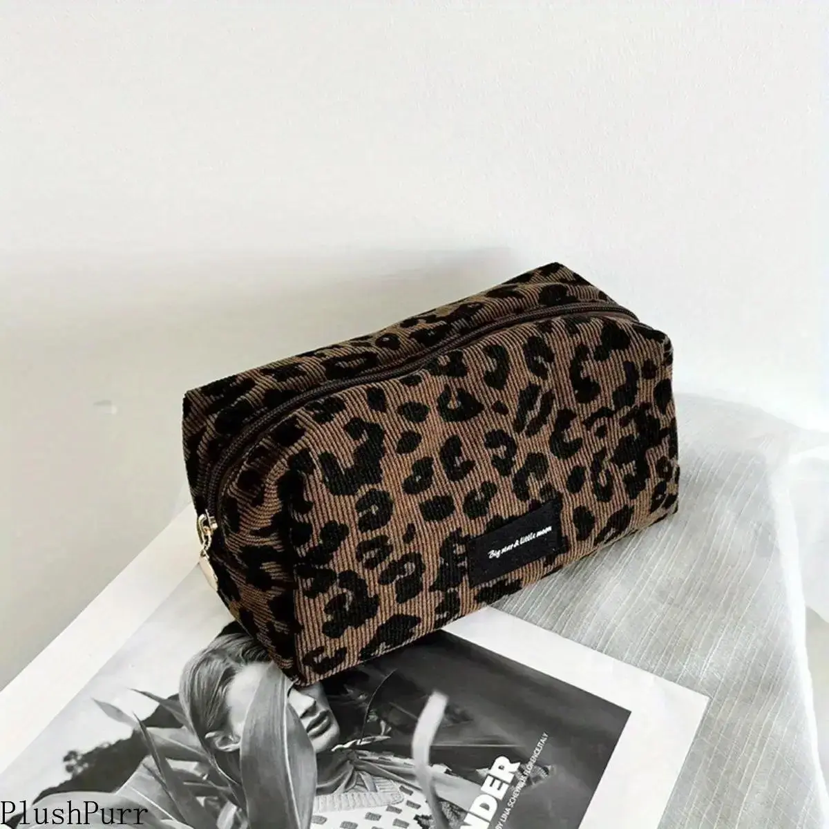 Women's Animal Print Makeup Pouch, Large Capacity & Durable Synthetic Cosmetic Organizer with Secure Zipper for Travel Use, Leopard, High-Capacity
