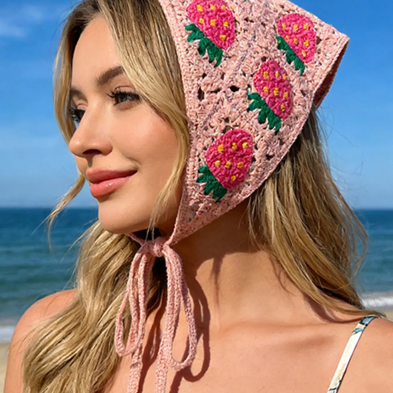 Women Strawberry Embroidery Band Triangle Scarf, Cute Sweet Garden Style Hair Wrap, Sun Protection Headwear for Outdoor Beach Picnic Travel, Breathable Material, Embroidered Scarf