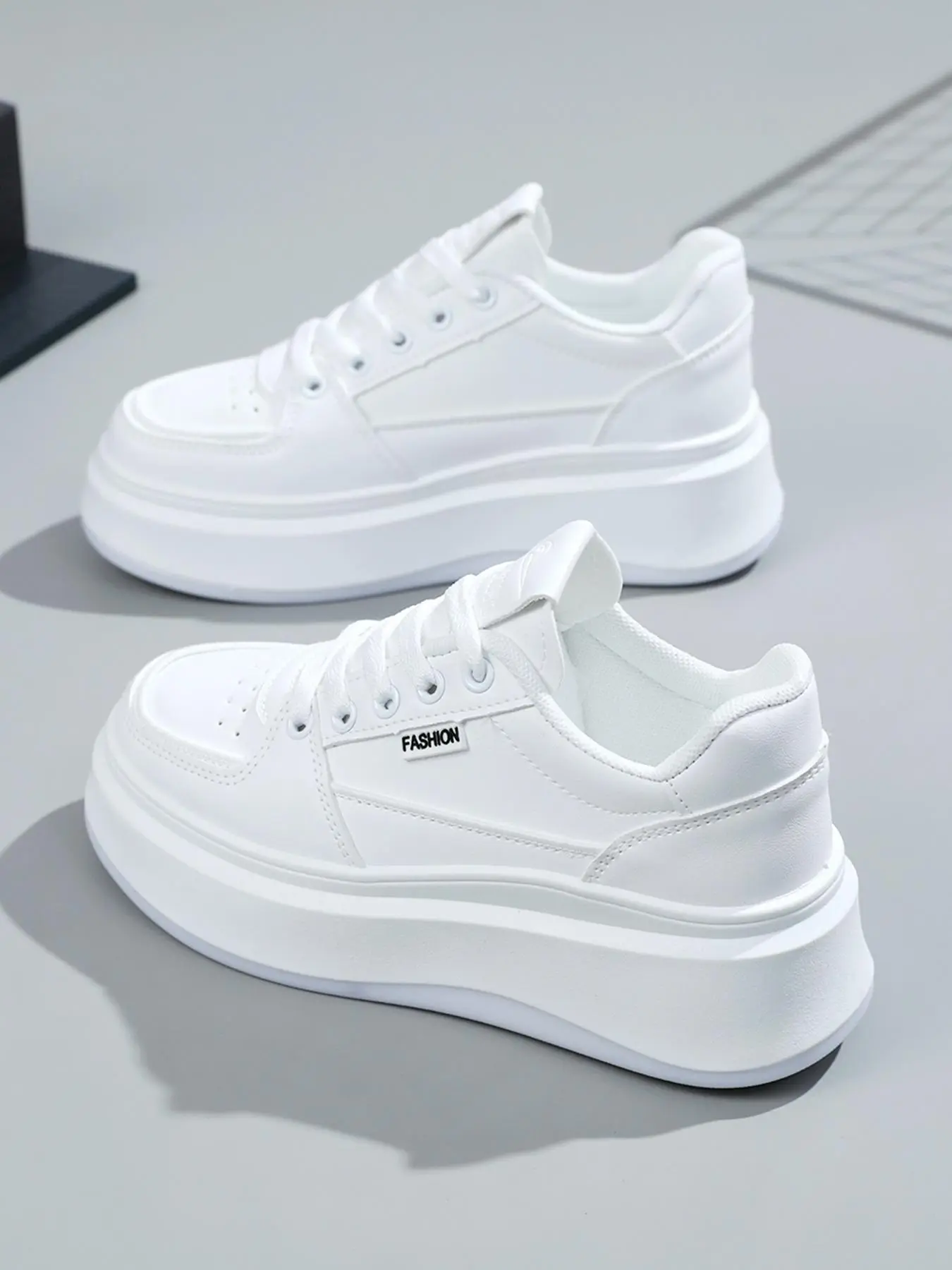 Women's Sporty Lace Up Platform Sneakers, Casual Comfortable Breathable Trendy Running Shoes, Female All-match Round Toe Chunky Sneakers for Daily Life, Fashionable Running Shoes