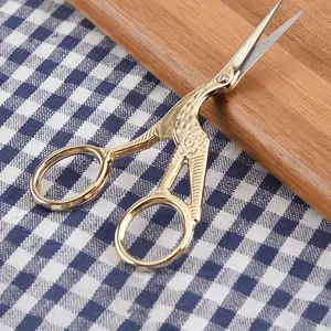 2pcs Vintage Plum Blossom Scissors and Classic Crane Design Sewing Scissors for Embroidery, Sewing, Craft, Art Work & Everyday Use, Office Cutting Supplies