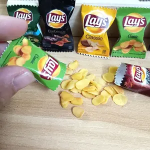 NEW 5pcs with Chips 1/6 Scale Dollhouse Miniature Fried Chips Mini Pretend Food for Blyth ob11 Barbies BJD Doll House Toys Accessories Diy Dollhouse Accessories Supermarket Snacks, Miniature Food Model Shooting Props, Including Potato Chips Play House Set