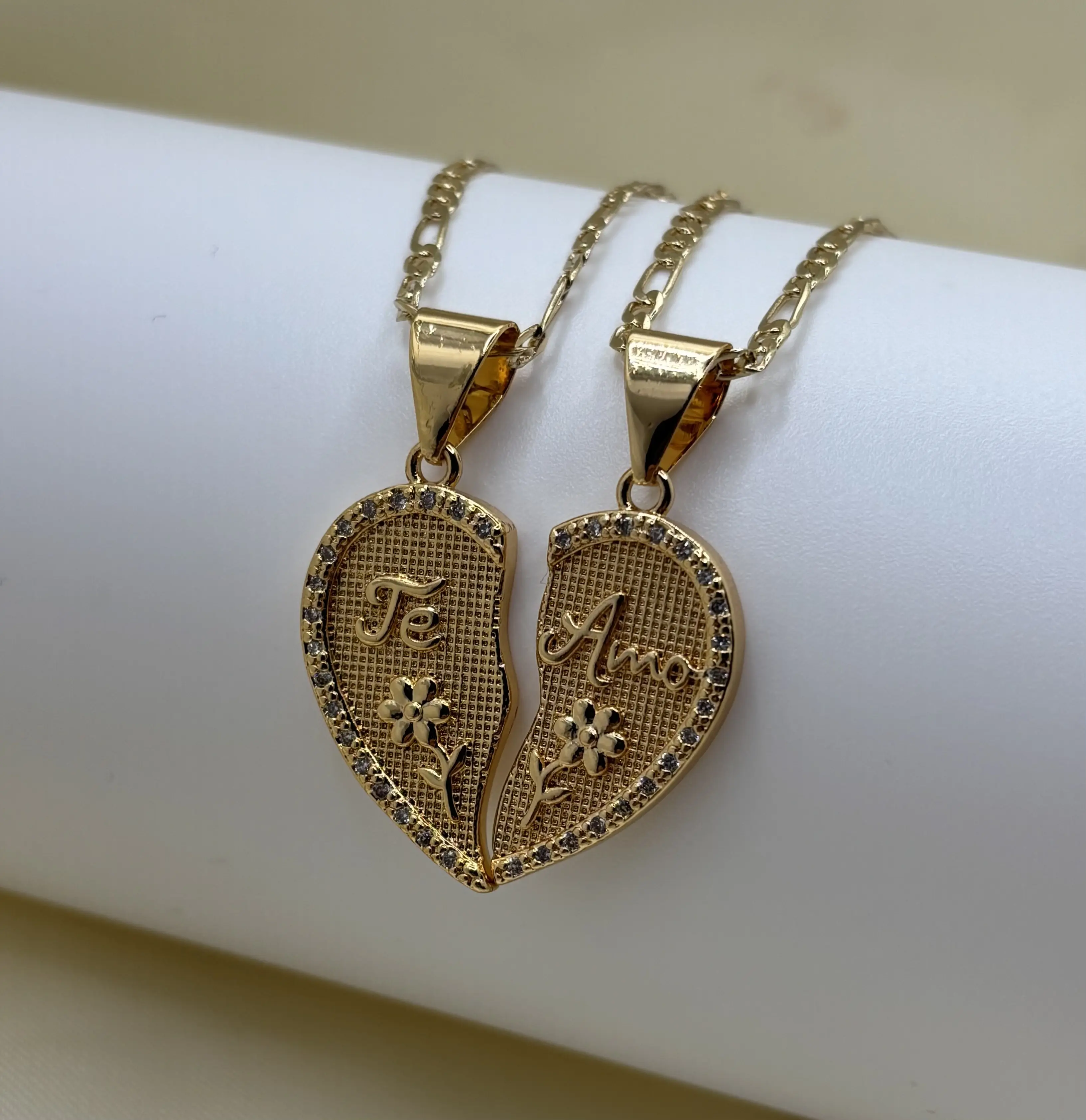 Te Amo Necklace for Couples Gold Plated Pendant and Chain